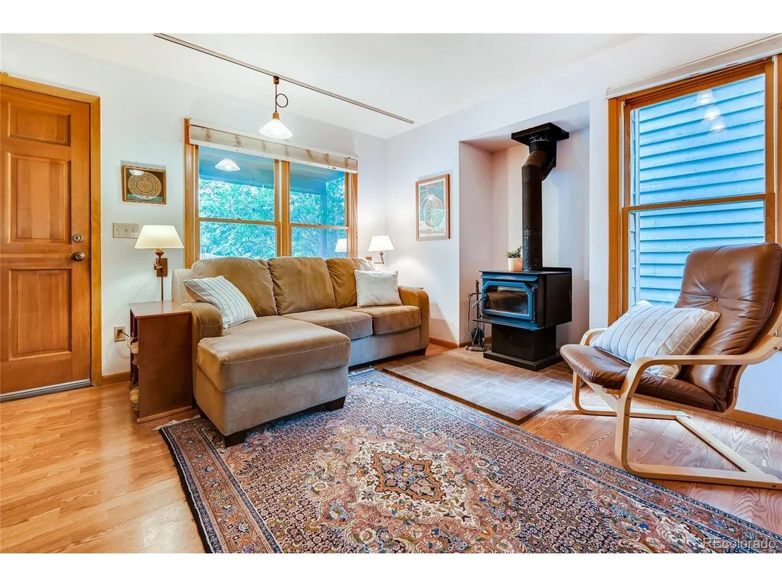 Photo of 1380 Riverside Ave