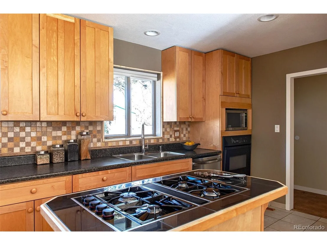 Photo of 2212 Edgewood Dr