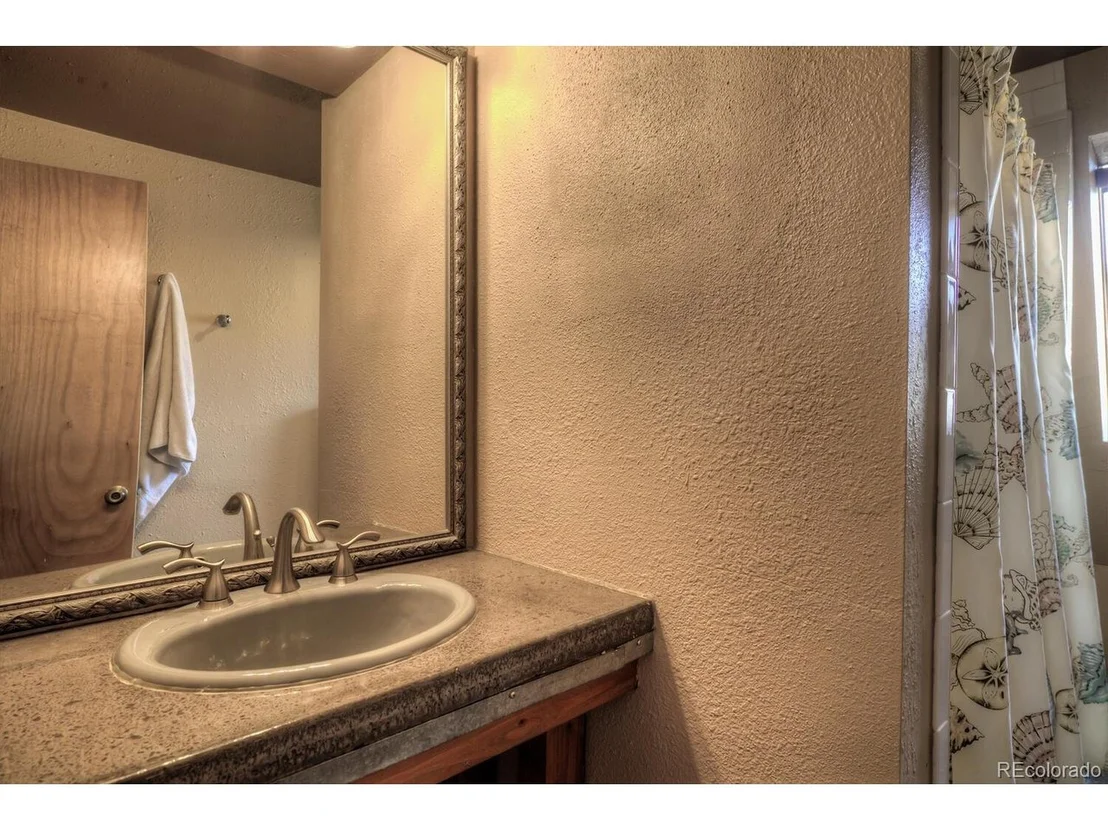 Photo of 257 Round Hill Rd