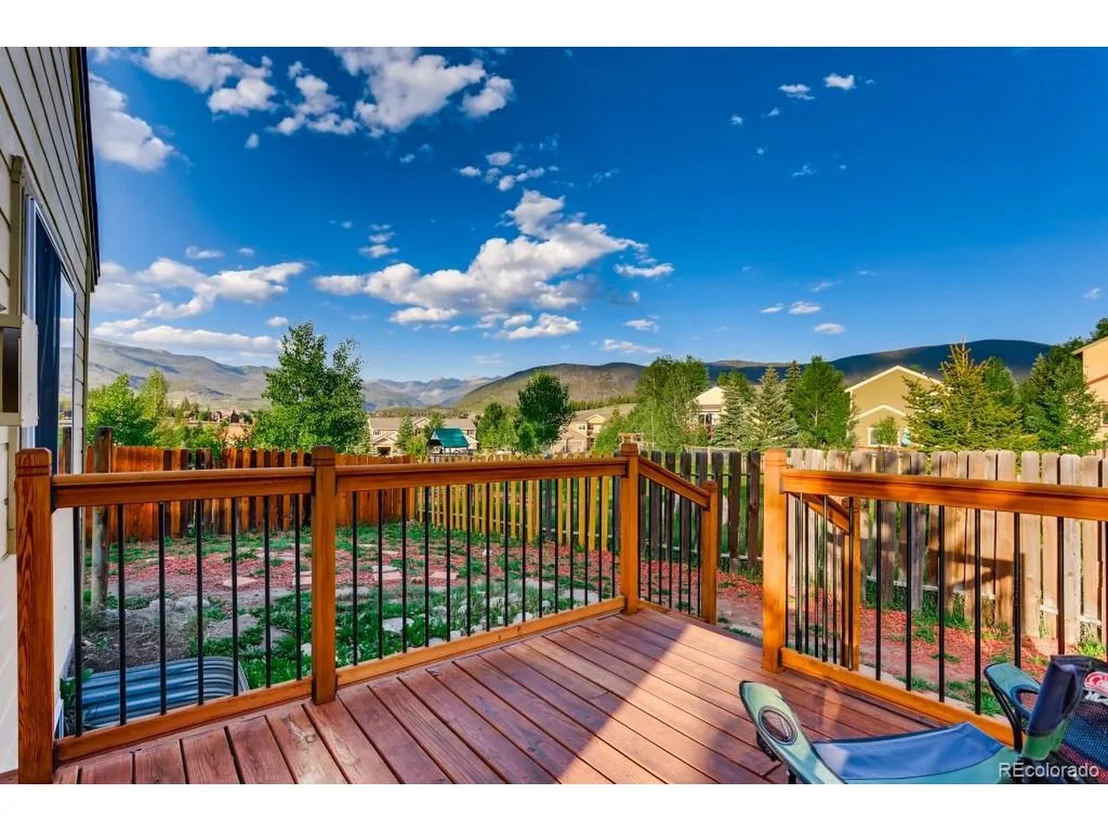 Photo of 275 Meadow Wood Cir