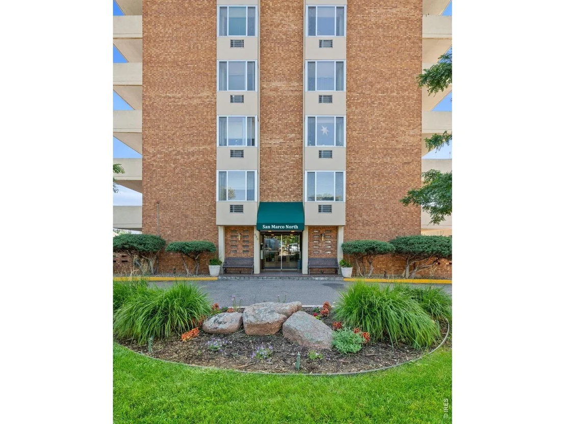 Photo of Unit 202 at 850 20th St
