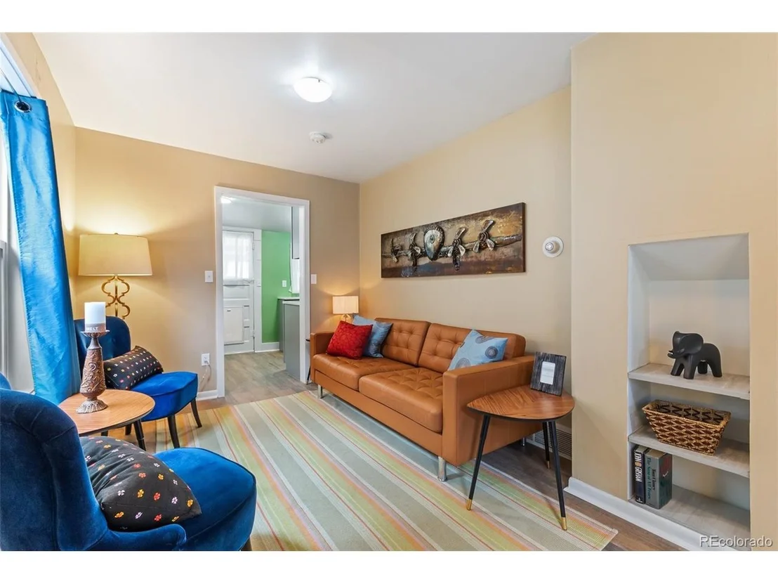 Photo of 4875 Lowell Blvd