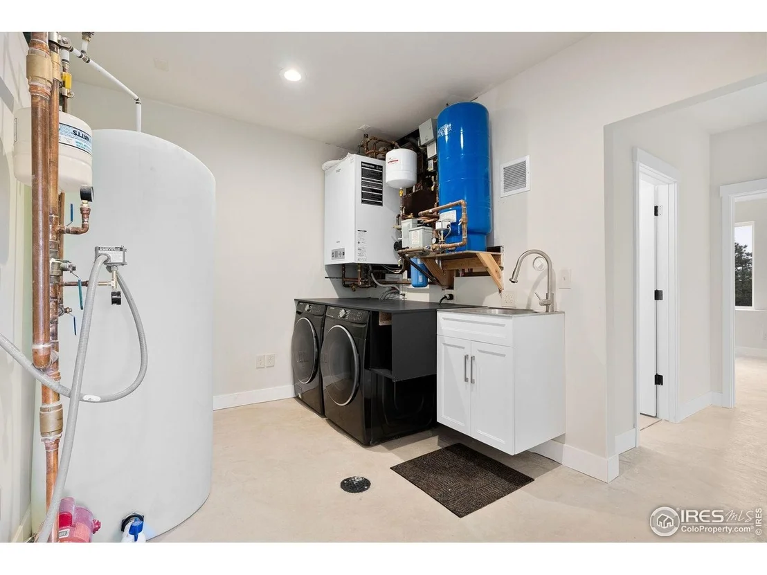 Photo of 450 Melvina Hill Rd