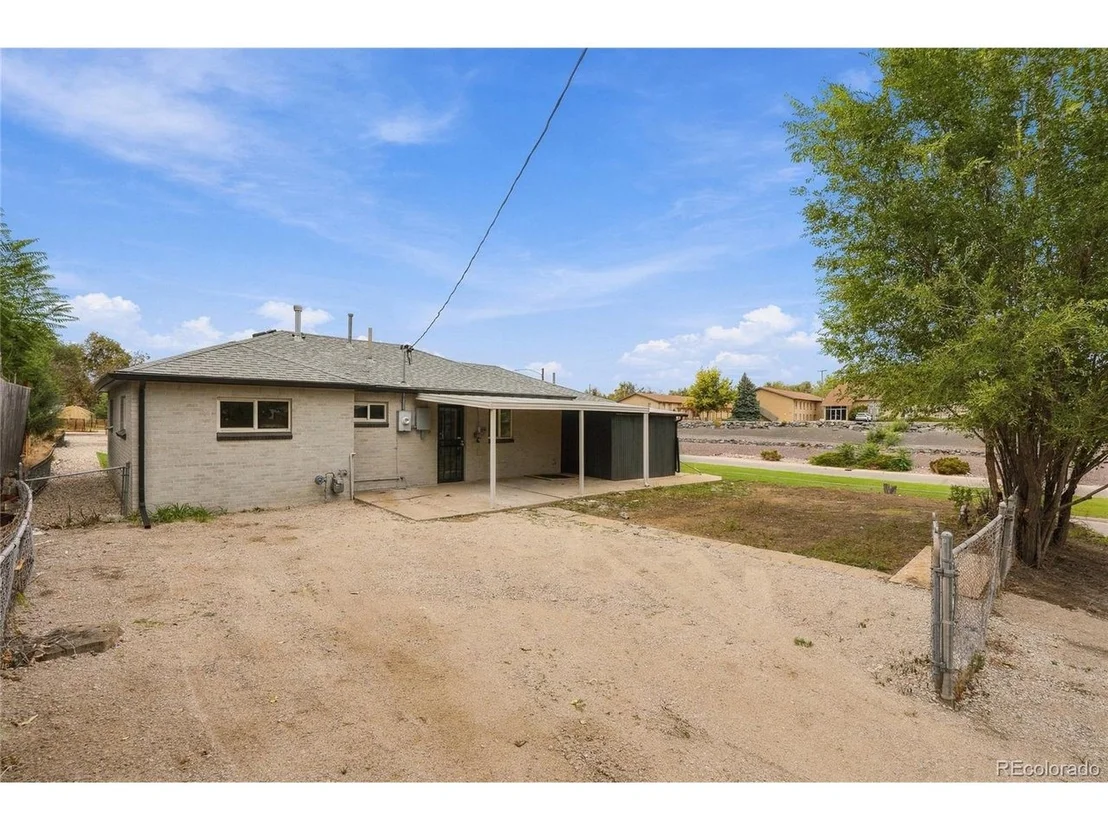 Photo of 1590 Oak Pl