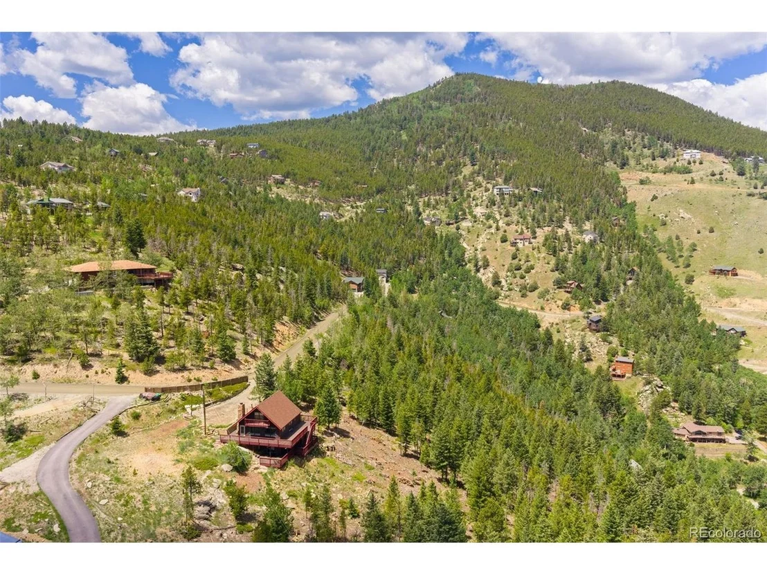 Photo of 848 Aspen Dr