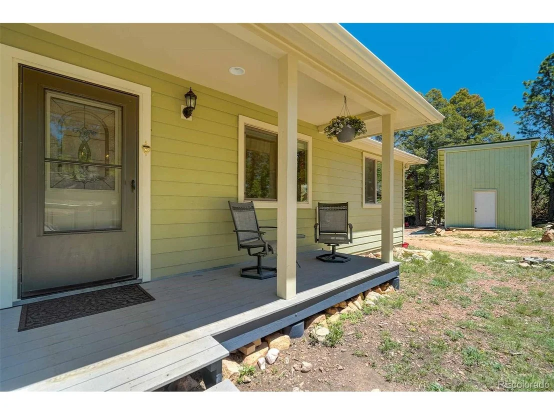 Photo of 453 Castle Mountain Dr