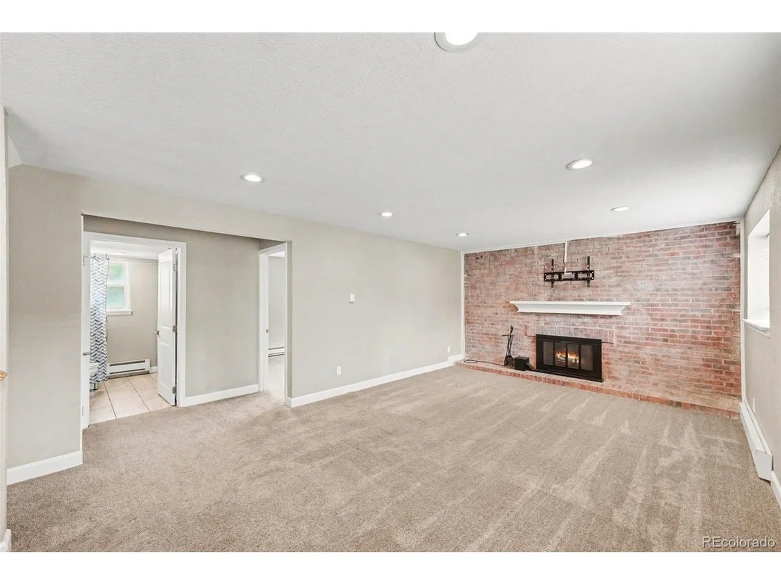 Photo of 1025 Maple Dr
