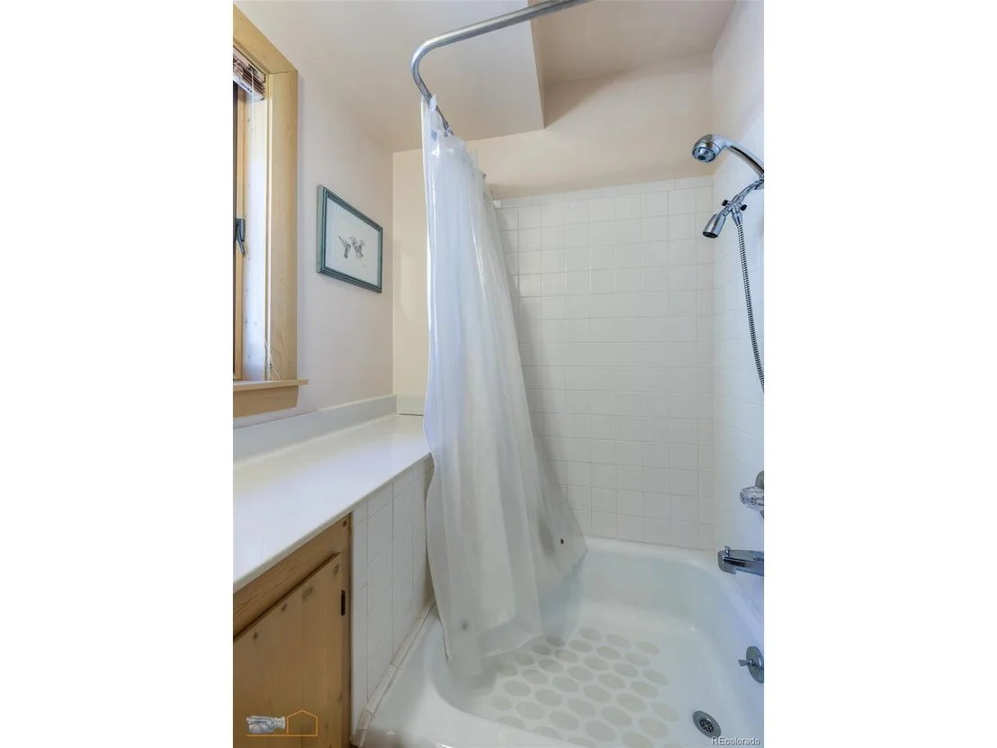 Photo of 452 Alpine Dr