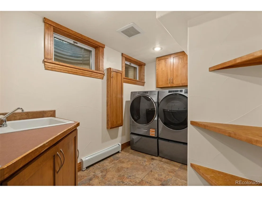 Photo of 3035 Deframe Rd
