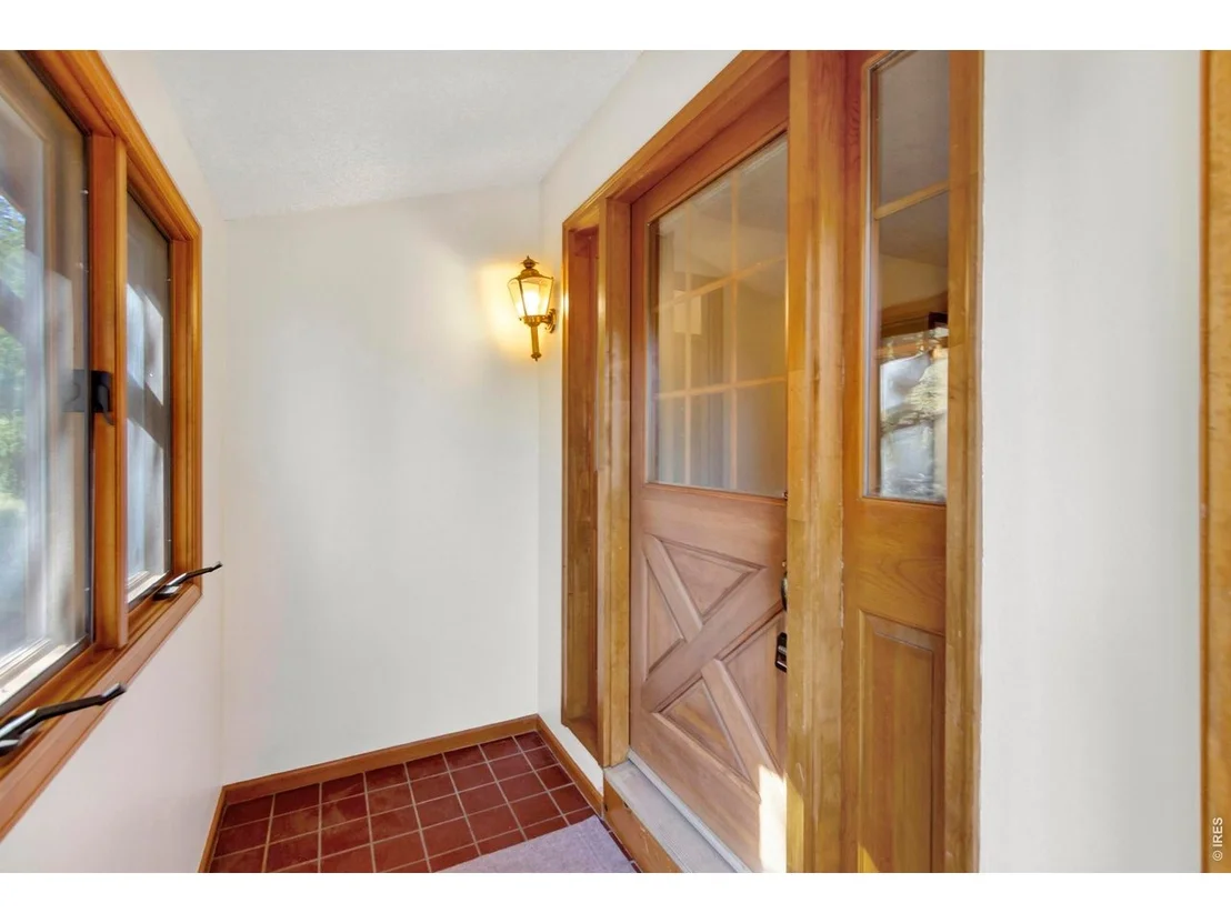 Photo of 1996 Uplands Cir