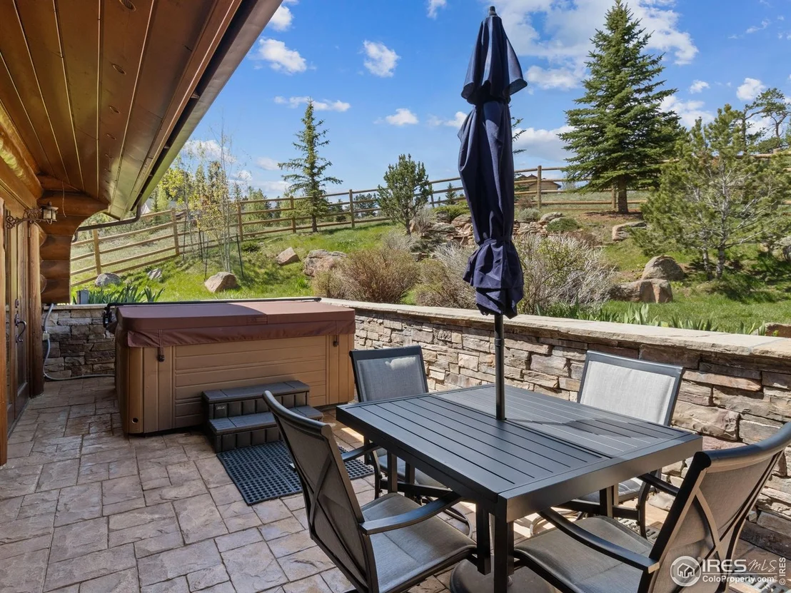 Photo of 2030 Cherokee Dr