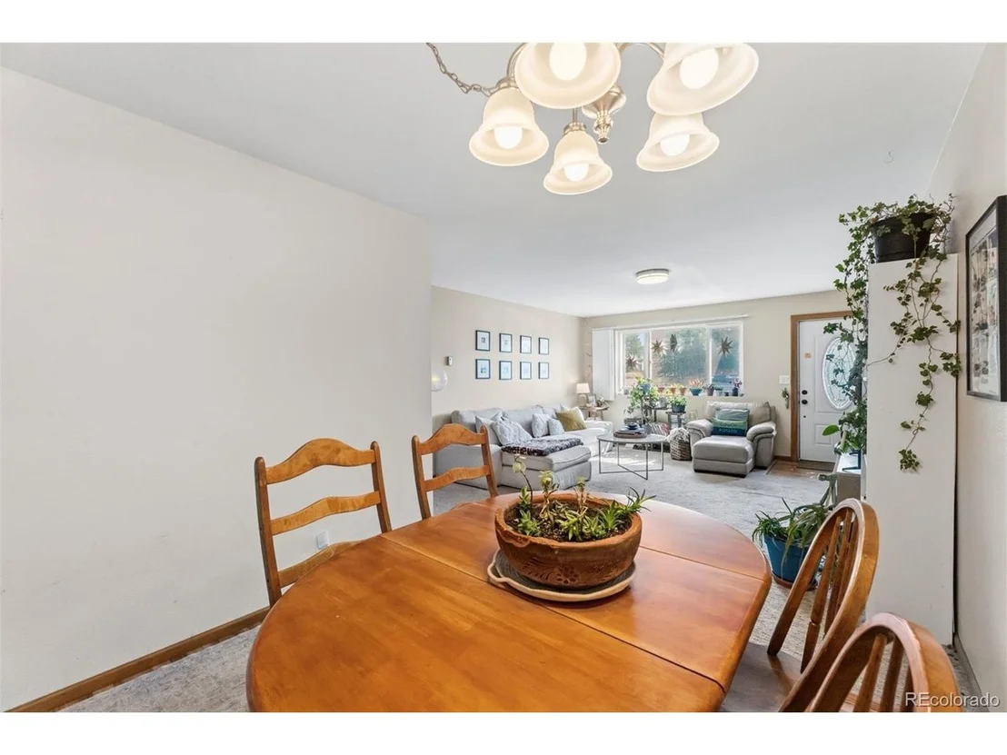 Photo of 101 S Maple St