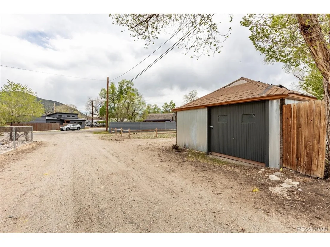 Photo of 548 E Third St