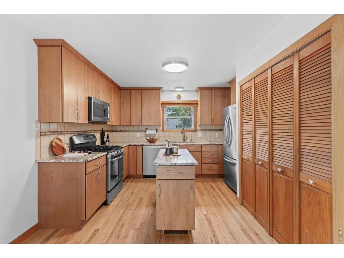 Photo of 1685 Geneva Cir