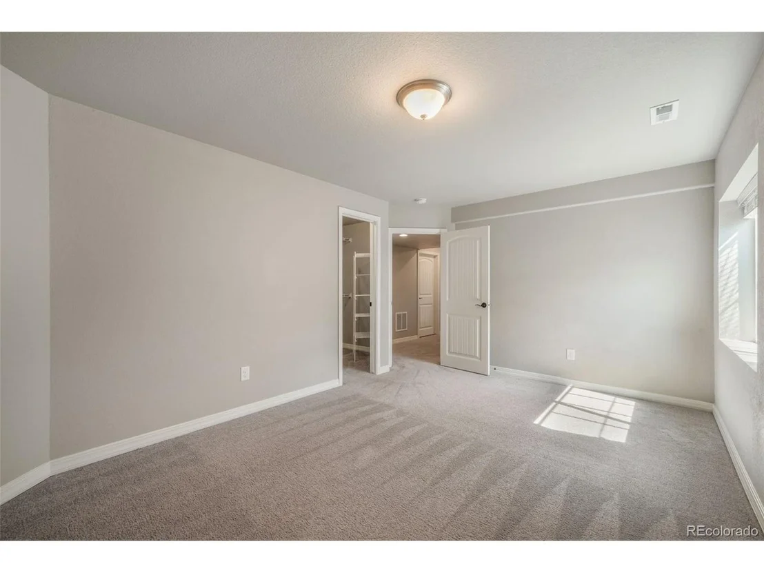 Photo of 2583 Lakes Edge Dr