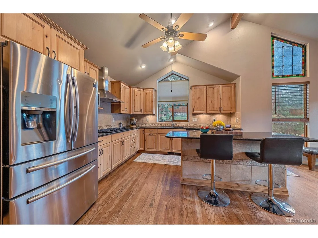 Photo of 28384 Kinnikinnick Rd