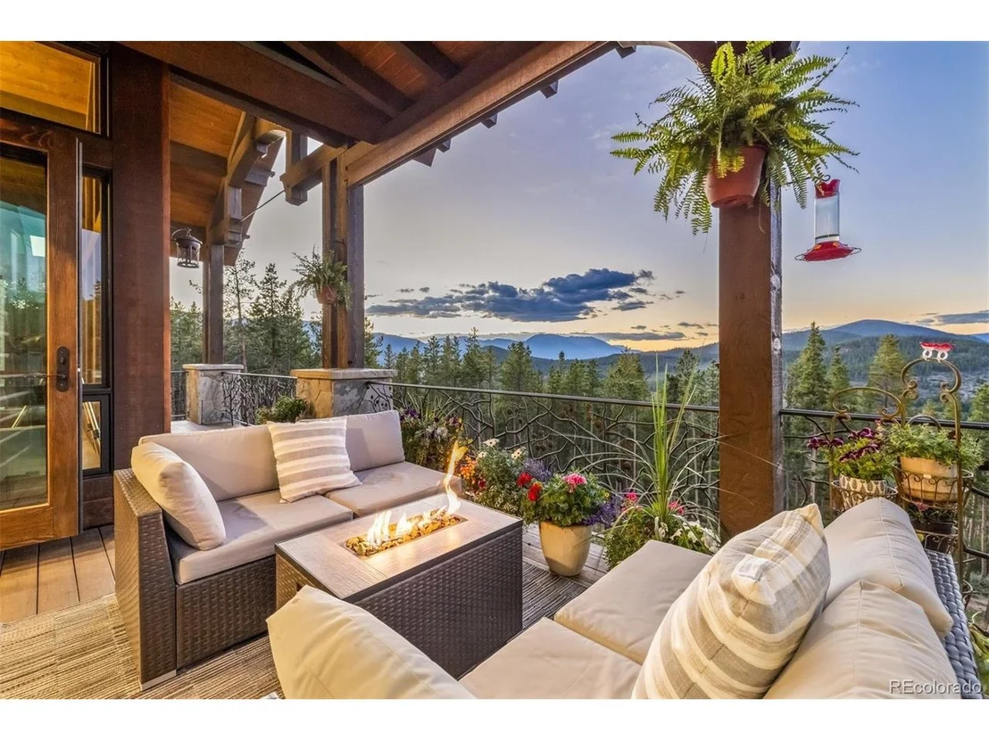 Photo of 242 Point View Pl