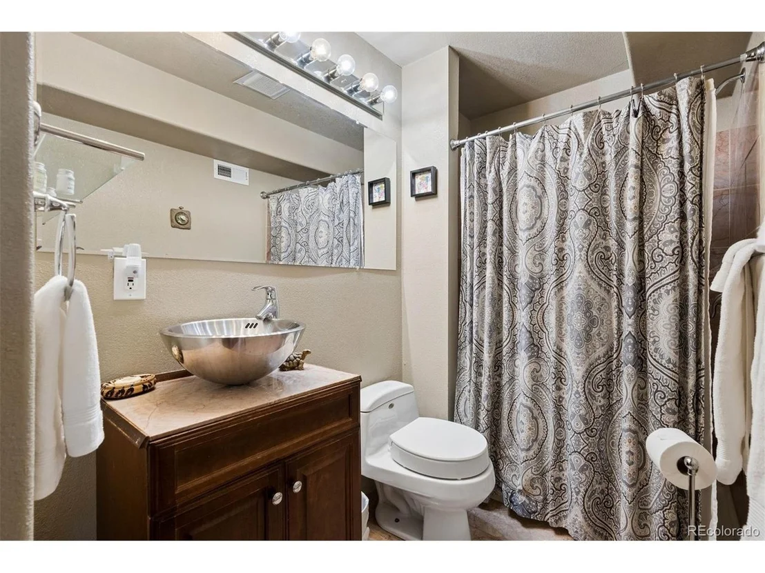 Photo of 221 Juniper Ln
