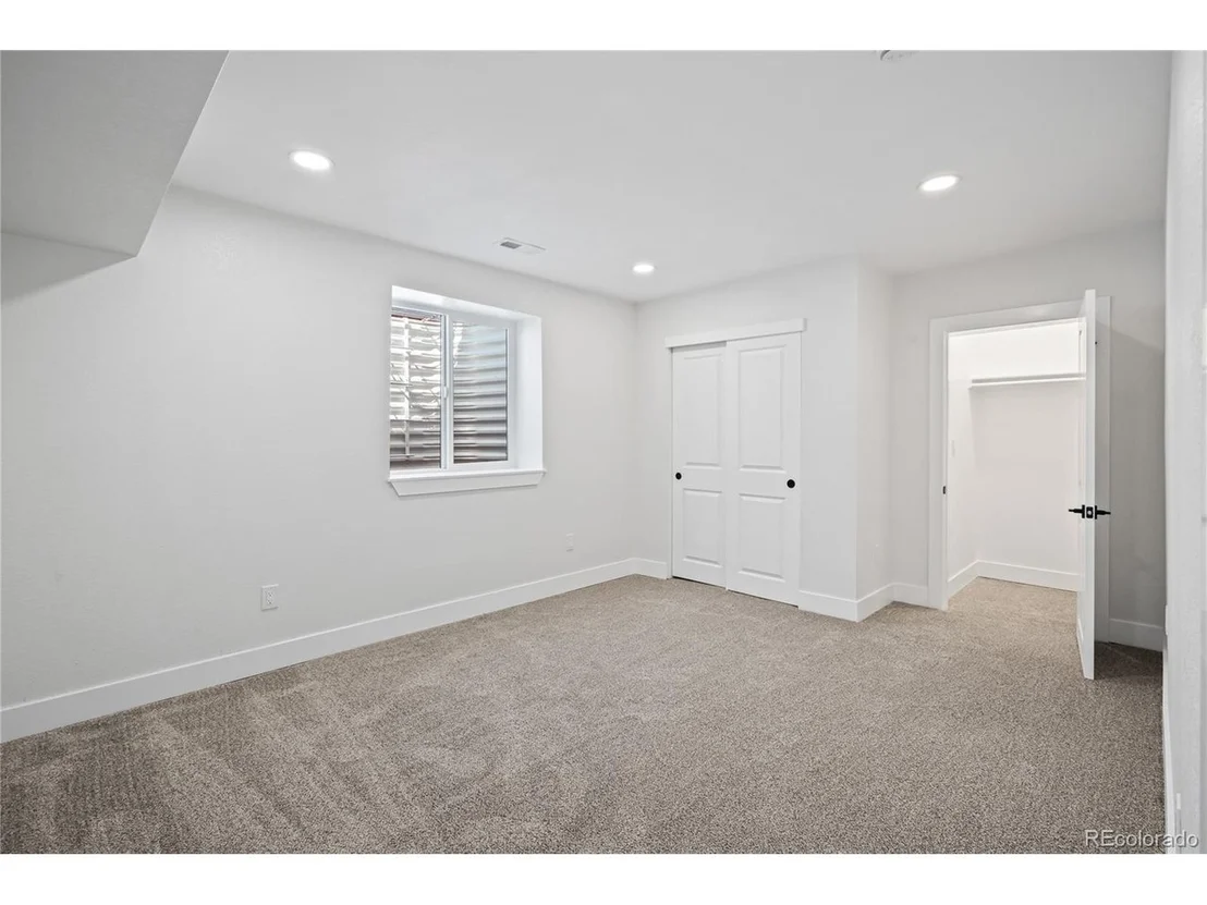 Photo of 6766 Zenobia Loop