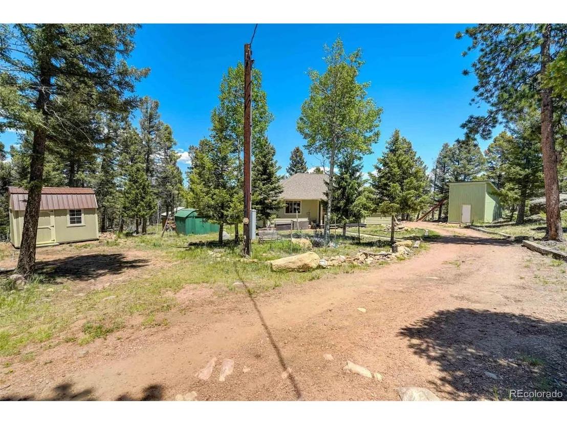 Photo of 453 Castle Mountain Dr