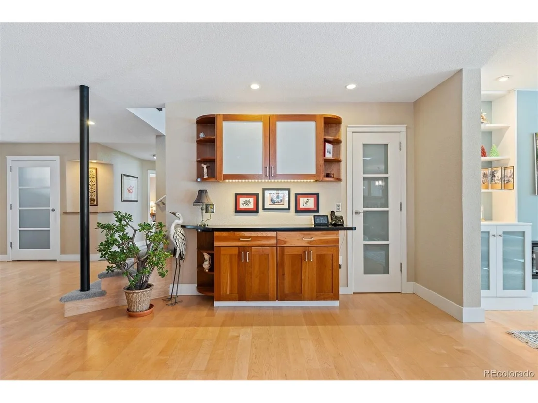 Photo of 831 Crescent Dr