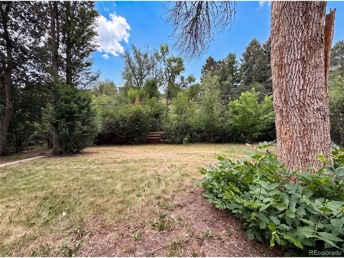 Photo of 1950 Edgewood Dr