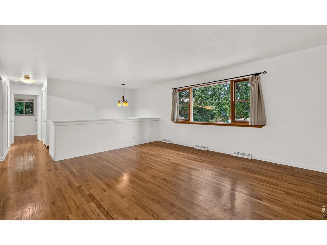 Photo of 3735 Emerson Ave