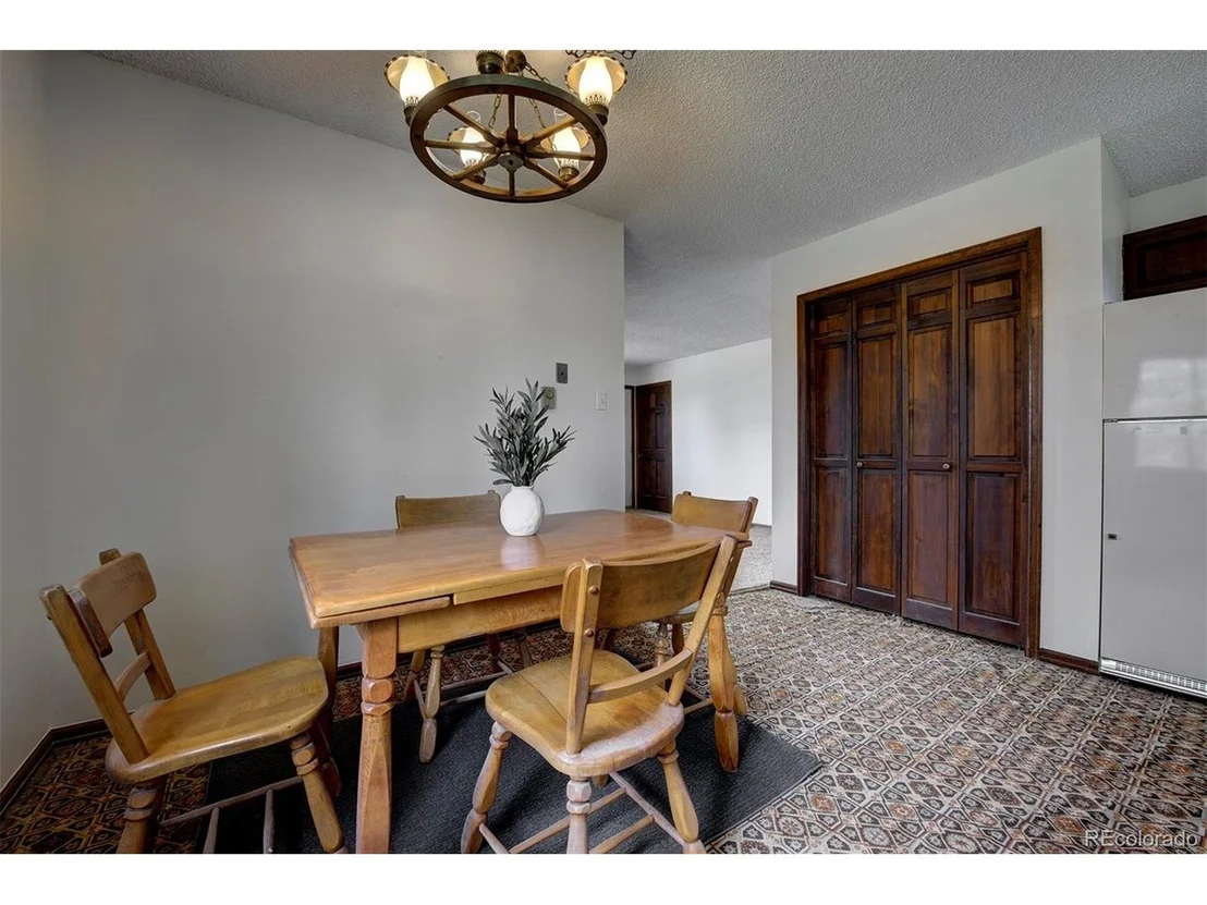 Photo of 1899 Roland Dr