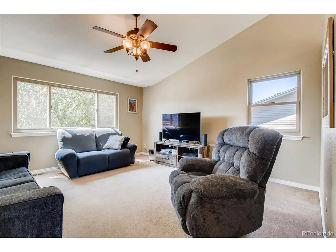 Photo of 525 Hawthorn Cir