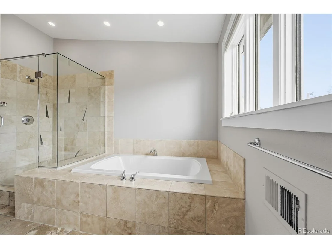 Photo of 860 Union Ave