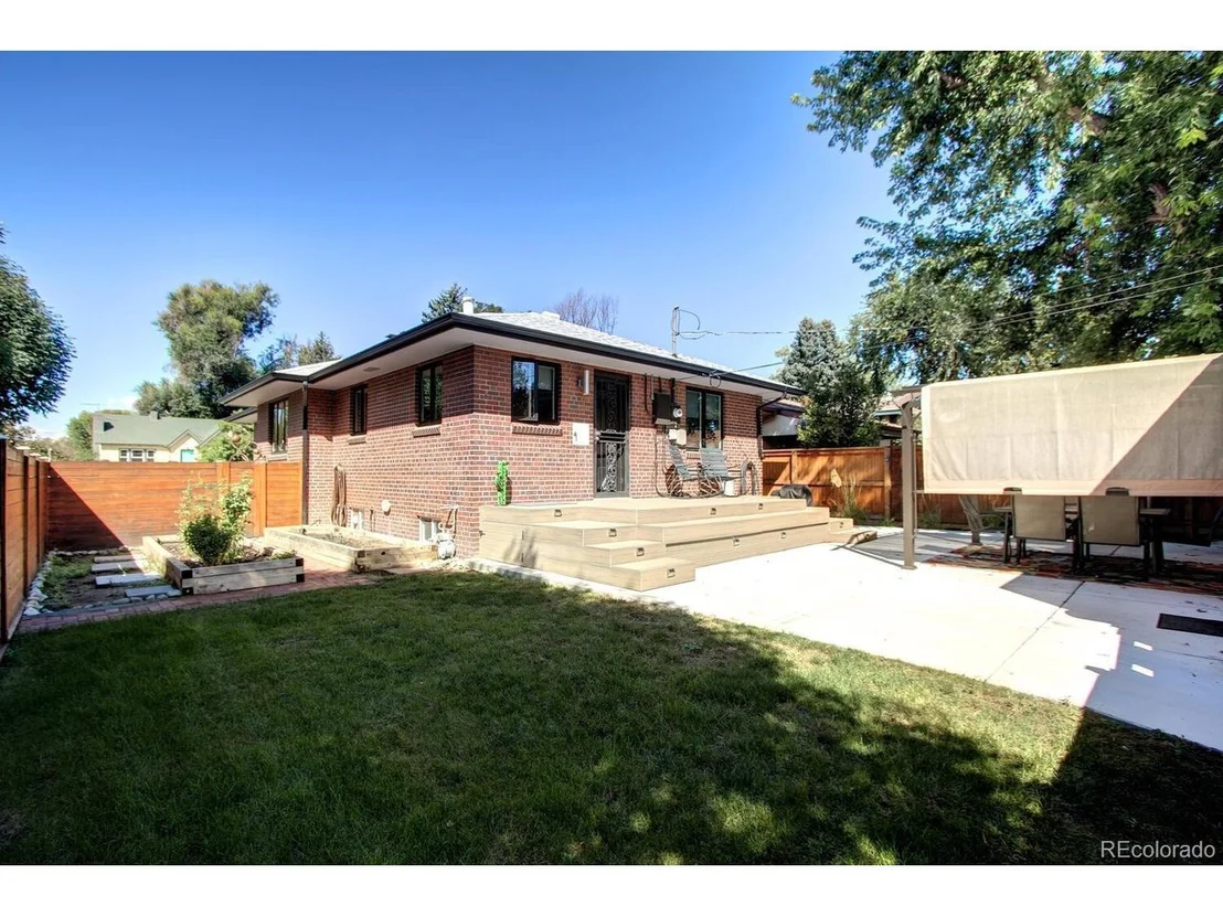 Photo of 1300 Elm St