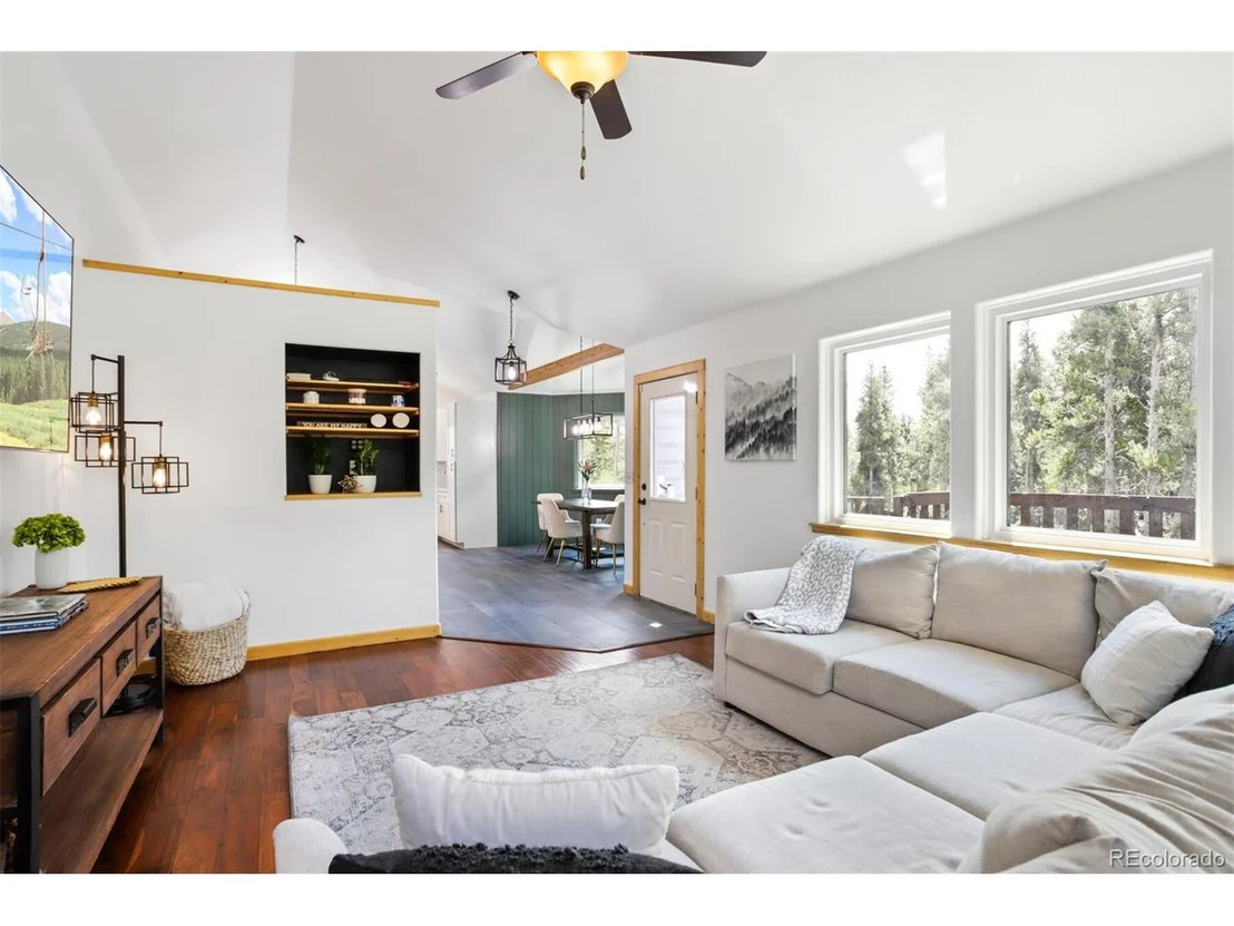 Photo of 1110 Circle 73