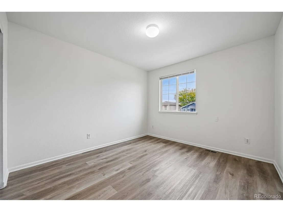 Photo of 1058 Oriole Cir