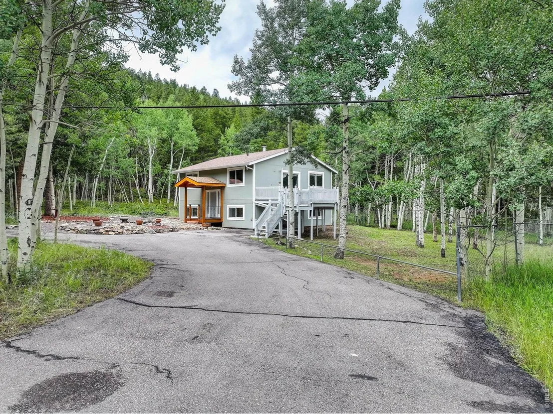 Photo of 233 Deer Cir