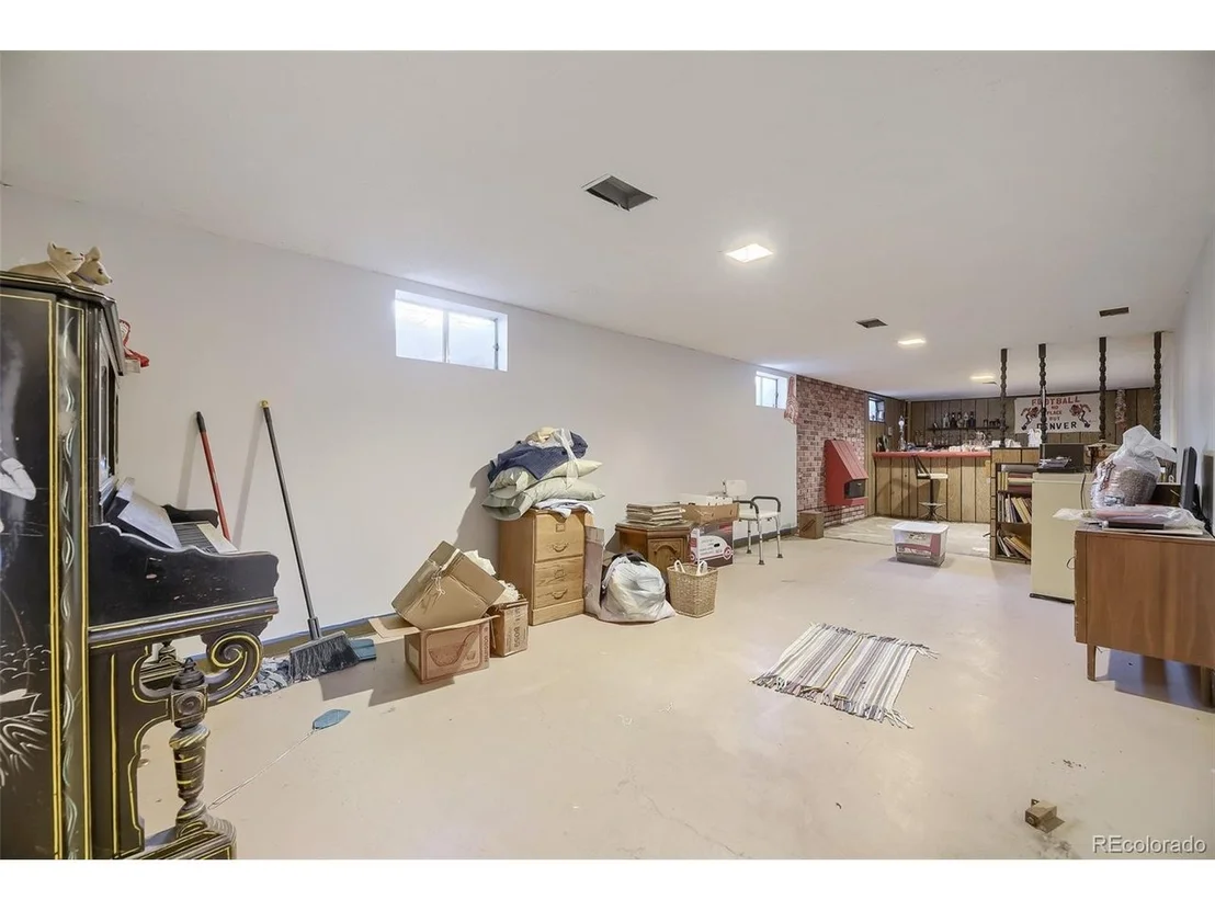 Photo of 7680 James Way