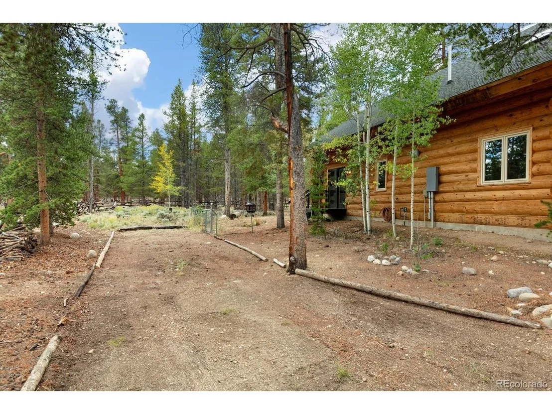 Photo of 682 Spruce Dr