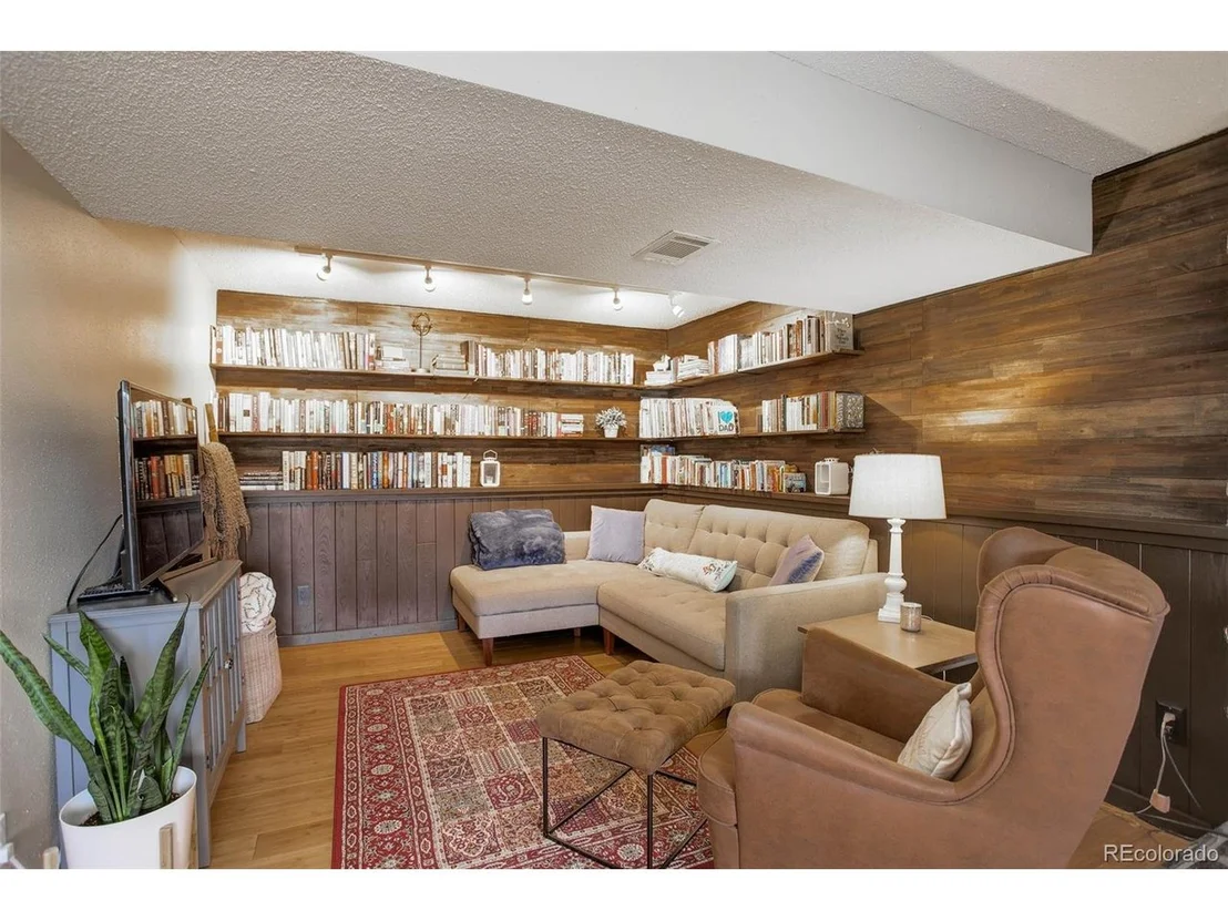 Photo of 222 Helena Cir