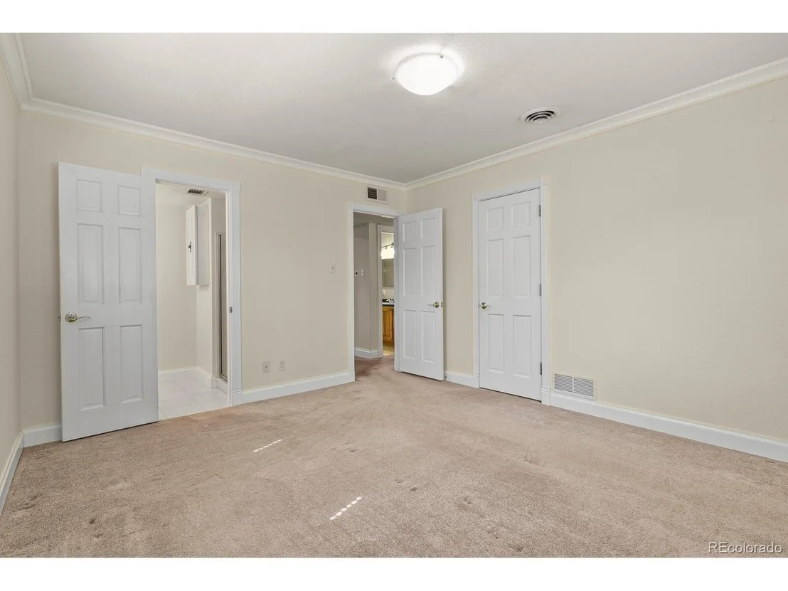 Photo of 831 Troy St