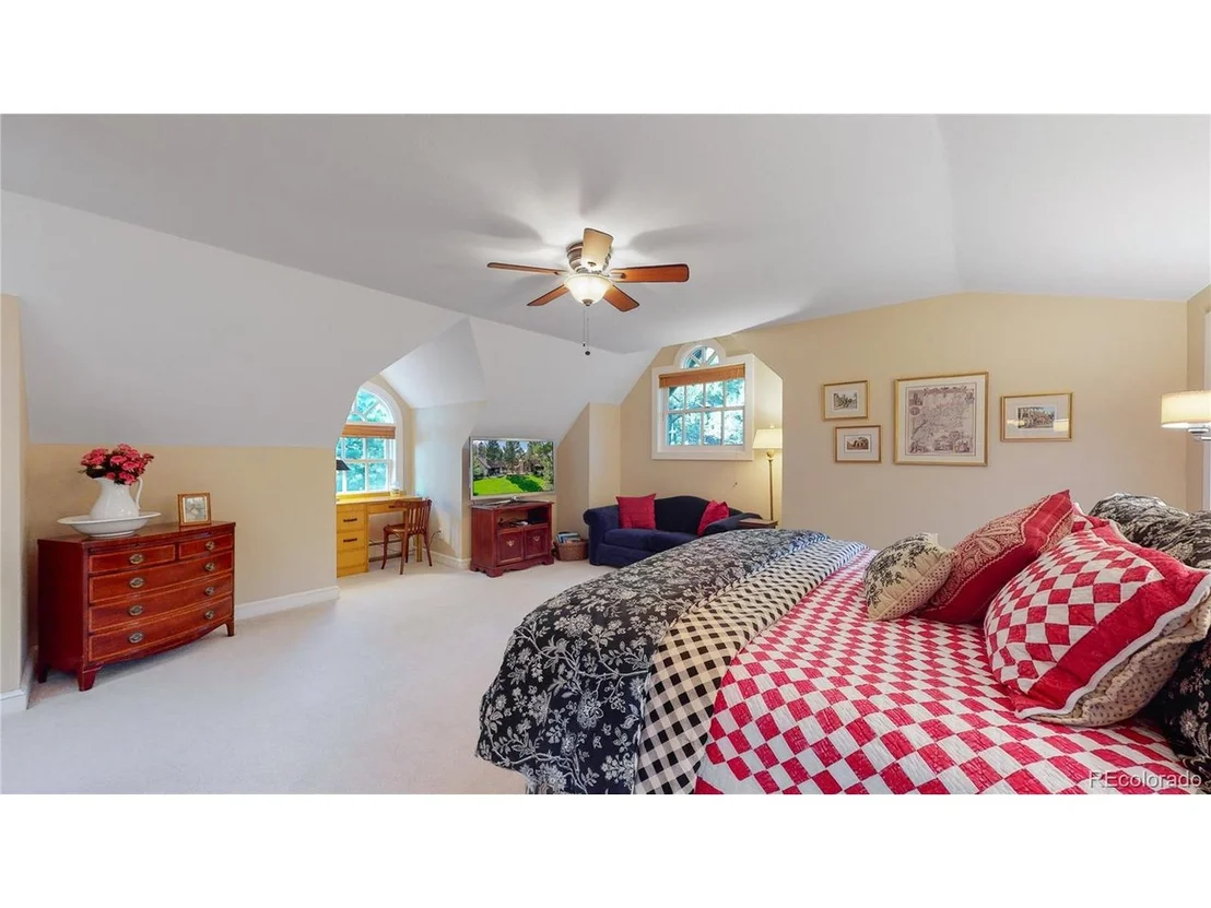 Photo of 424 Red Deer Rd