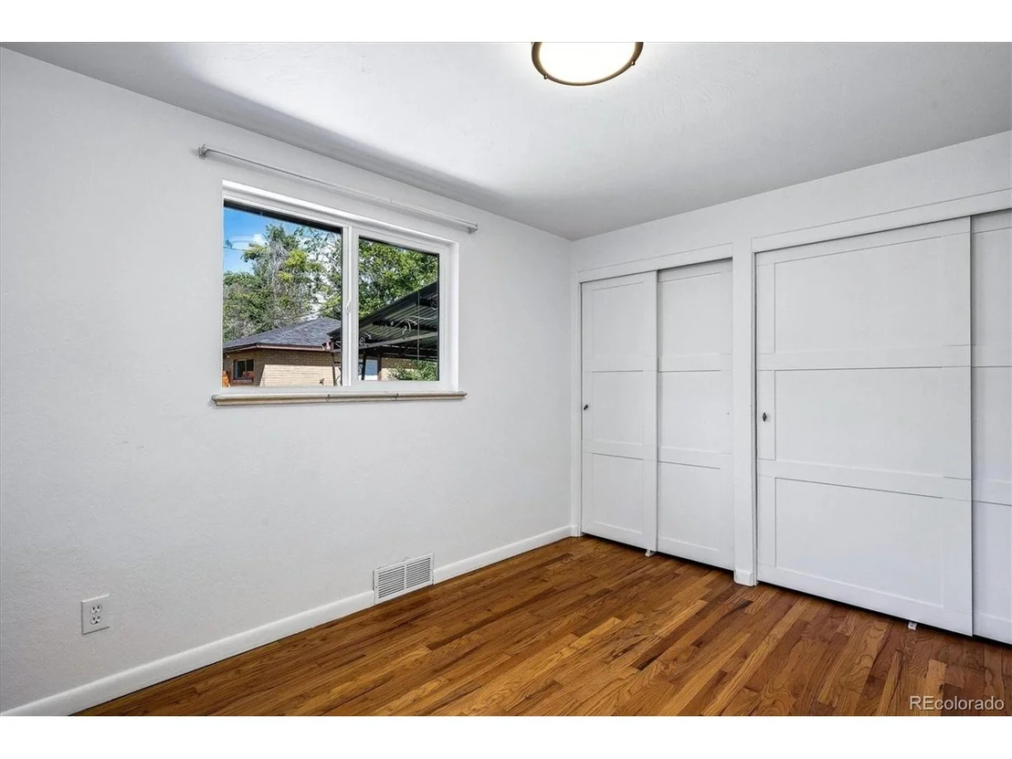 Photo of 323 Irving St