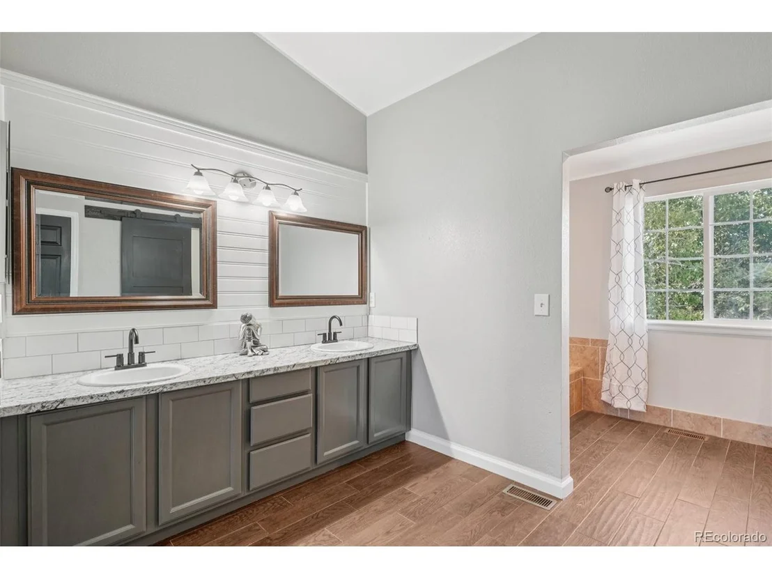 Photo of 5261 E 130th Cir
