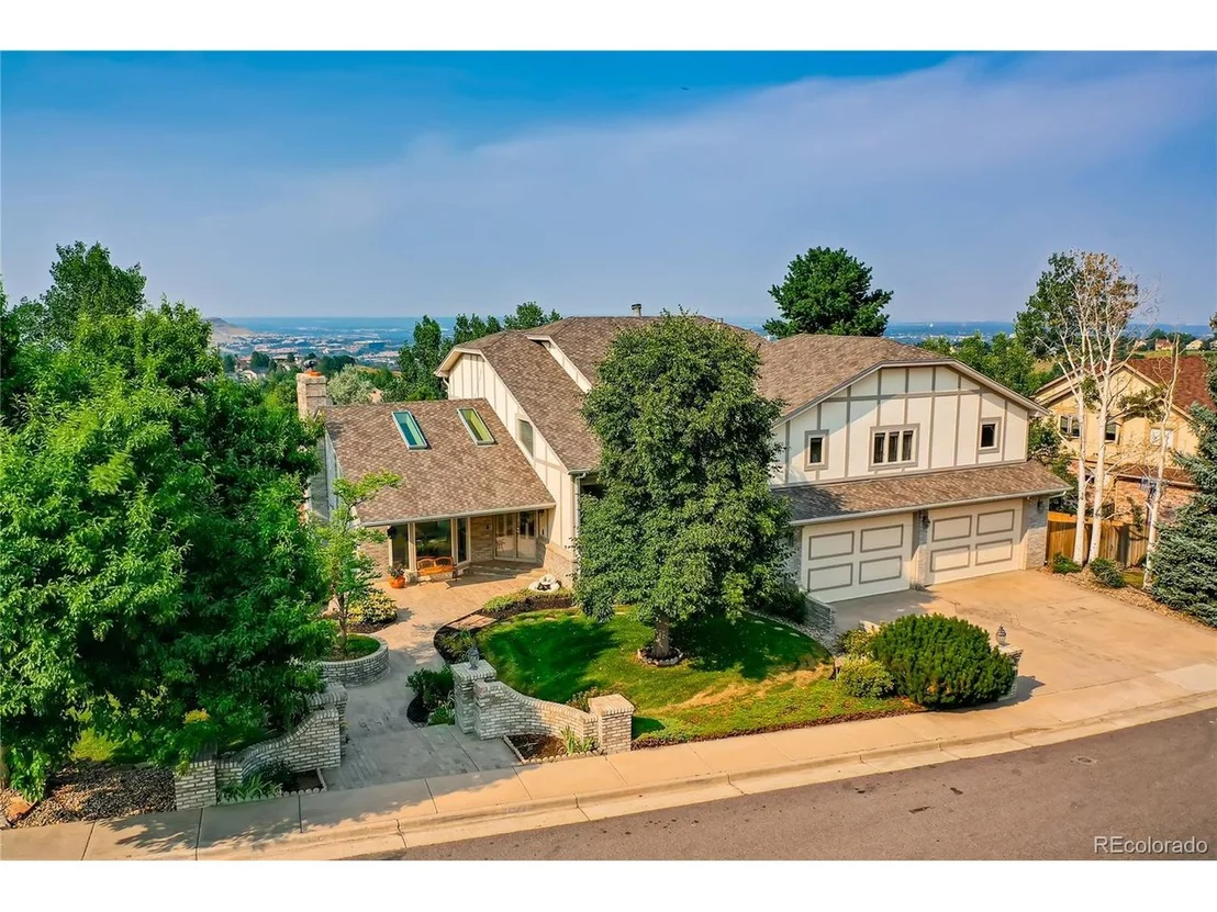 Photo of 15569 W Maple Dr