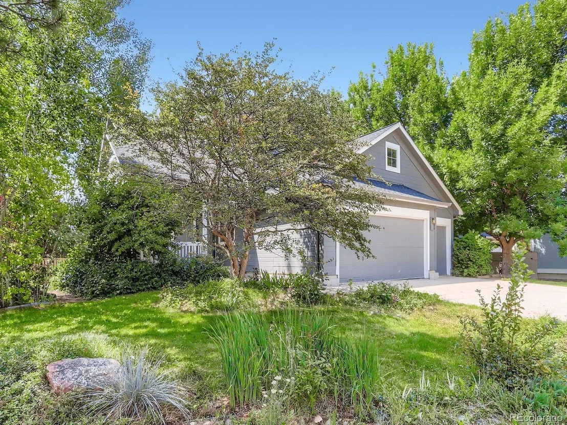 Photo of 4033 Hawthorne Cir