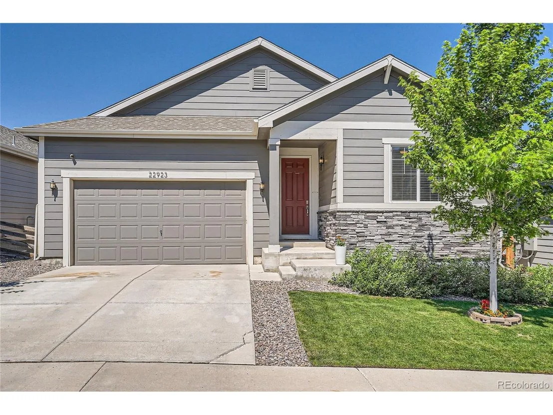 Photo of 22923 E Union Cir