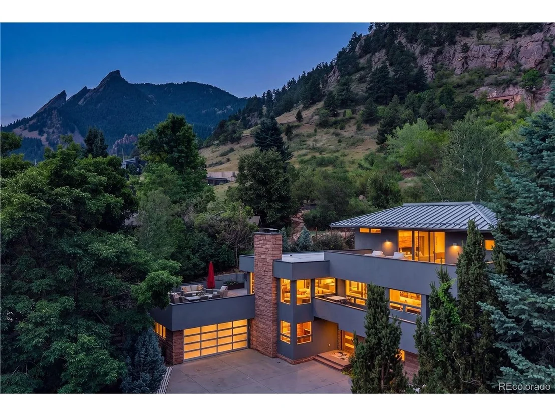 Photo of 863 Circle Dr