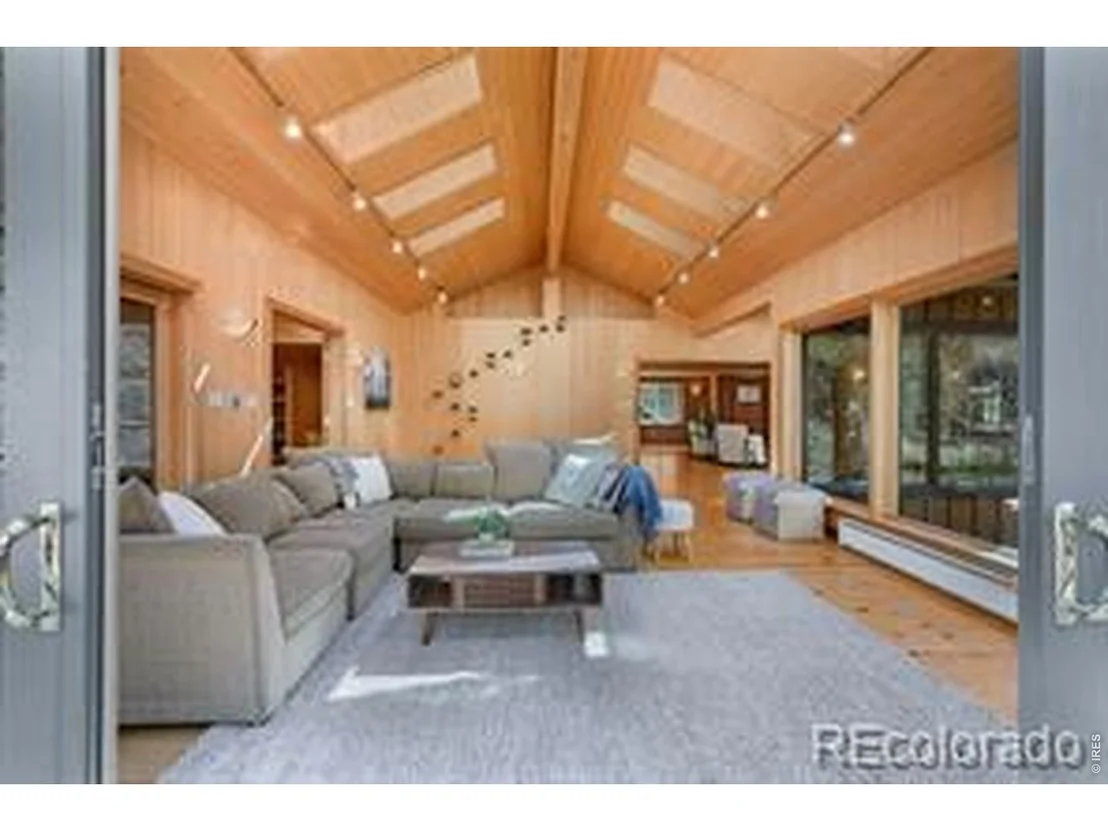 Photo of 746 Riverside Dr
