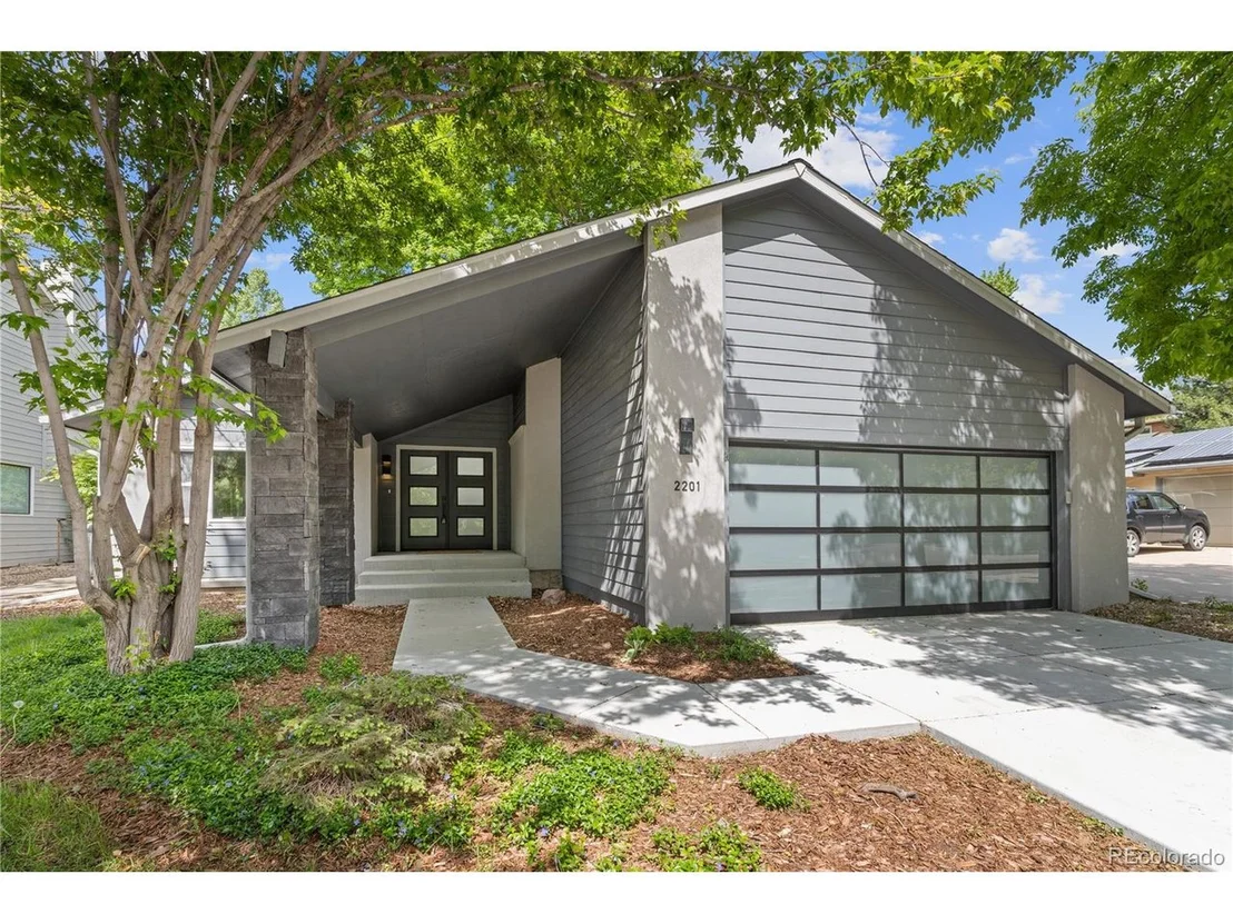 Photo of 2201 Juniper Ct