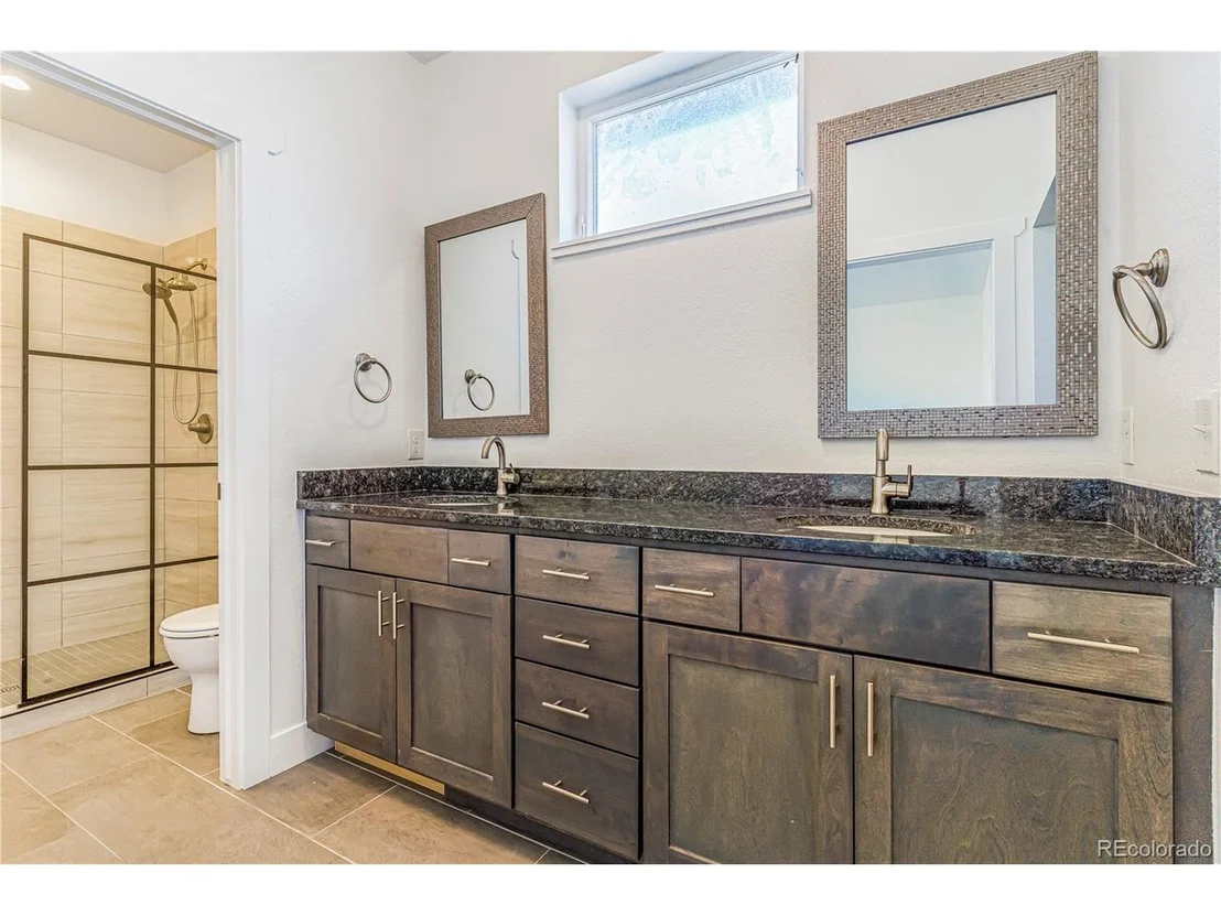Photo of 497 Valley Way