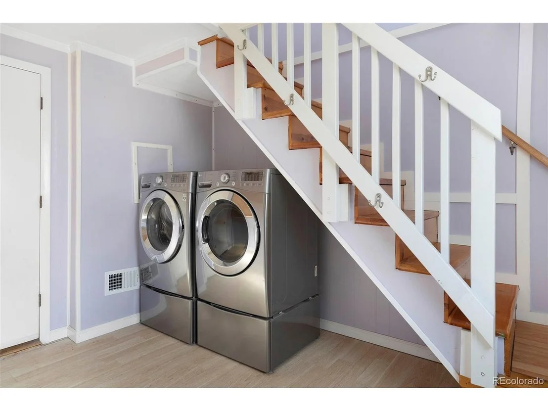 Photo of 560 S Pine Dr
