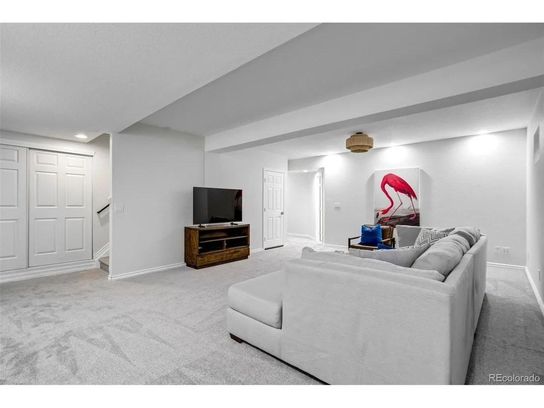 Photo of 327 Ingleton Ct
